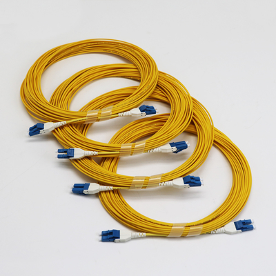저손실 LC 유니부트 듀플렉스 싱글모드 G657.A1 벡드 인센시티브 듀플렉스 2mm LSZH 0.15dB 노란 섬유 패치 코드