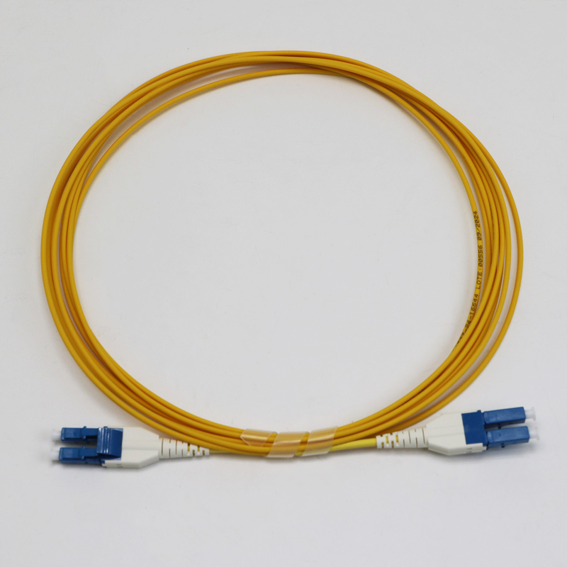 LC 유니부트 지프 코드 싱글모드 G657.A1 벡드 인센시티브 듀플렉스 2mm LSZH 낮은 손실 0.15dB 섬유 패치 코드