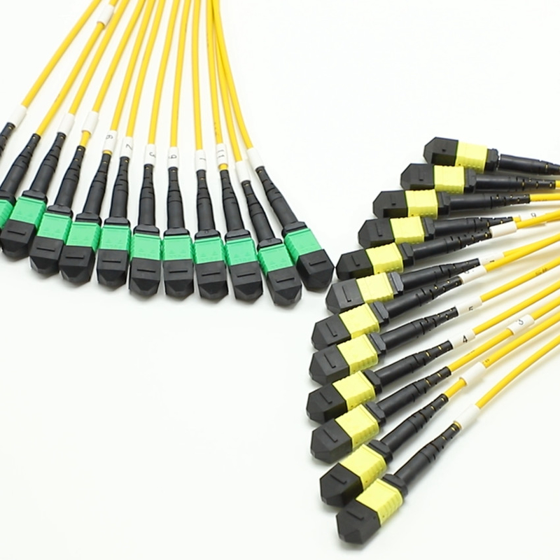144F MTP MPO Fanout 케이블 SMG657A1 MPO APC에서 MPO APC 브레이크오프틱 파이버 패치 케이블